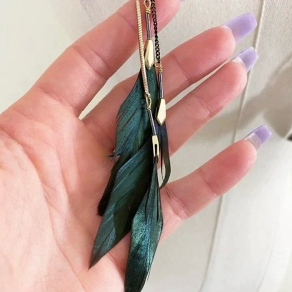 Stella and Dot layered feather necklace - Picture 6 of 10